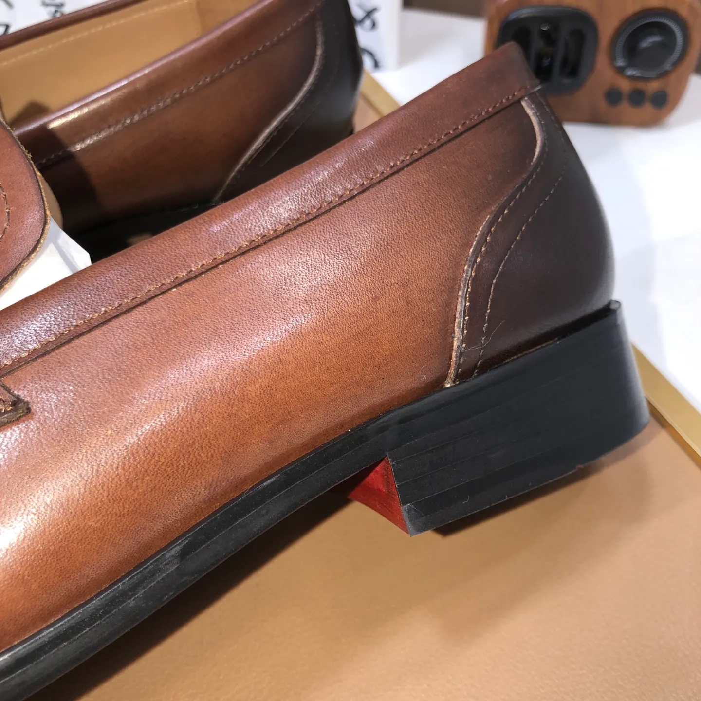 Ex-factory price 500💰DG top quality🔍🔍men's new leather shoes🚹Sold simultaneously at counters⚠Shoe uppers are imported cowhide from Italy, fully imported cowhide lining, imported accessories💪💪, completely 1⃣️ to 1⃣️replica🇮🇹 💪💪, ⚠Sole: The original sole is specially provided by the original factory, the exclusive movable molded sole is super comfortable, ⚠The original factory follows the order, 🔍🔍high quality, you can enter and exit the counter at will, welcome to compare ⚠Number of sizes: 38-44 (45 customized)